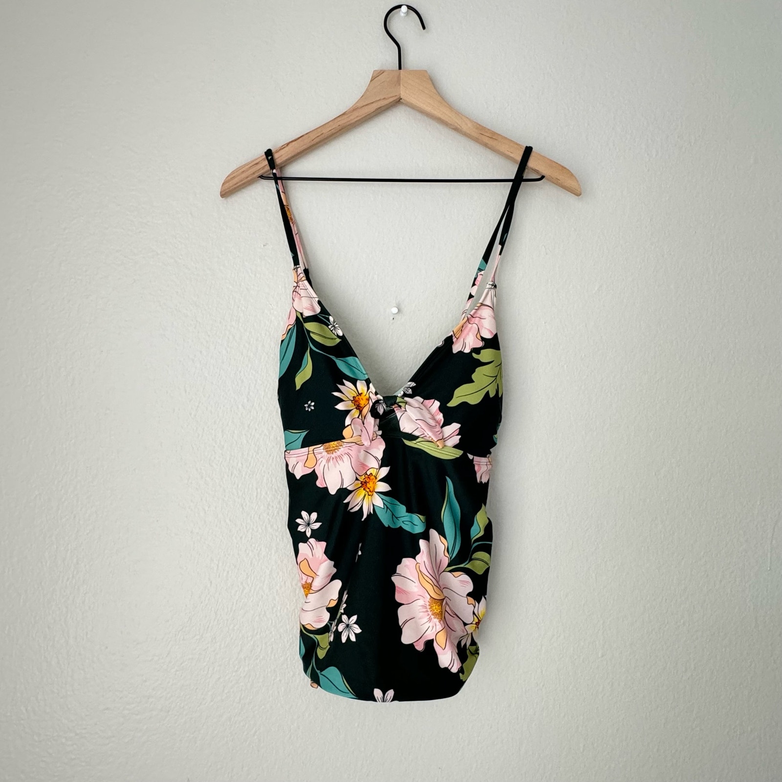 Like New Cupshe Women's Swimsuit Tankini (Top Only) Padded Bra Size Xl Vacation